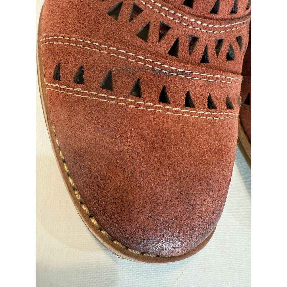 Sofft Bristow Boot Women's Size 8.5 Coral Red Suede Distressed Perforated Bootie - Picture 12 of 12